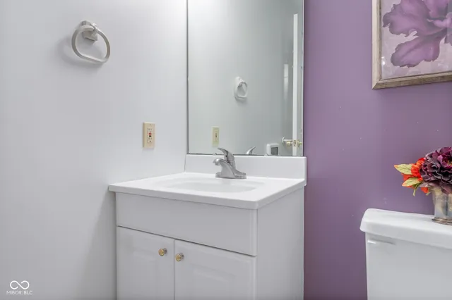 $725,000 | 4123 North Riverside Drive, Columbus, IN 47203