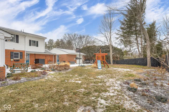 $725,000 | 4123 North Riverside Drive, Columbus, IN 47203