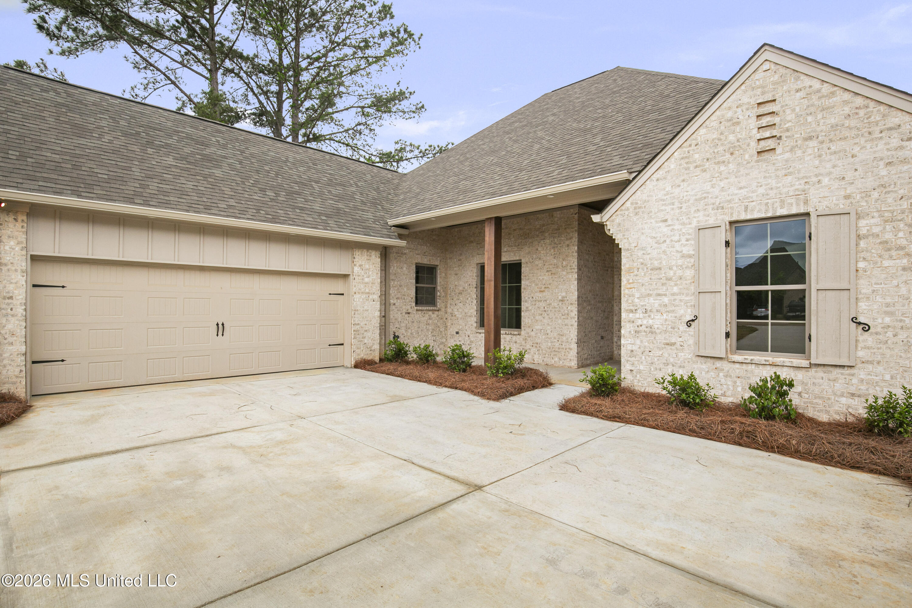 258 Caroline Boulevard Madison, MS 39110 - Photo 3 of 47 258 Caroline Blvd-5