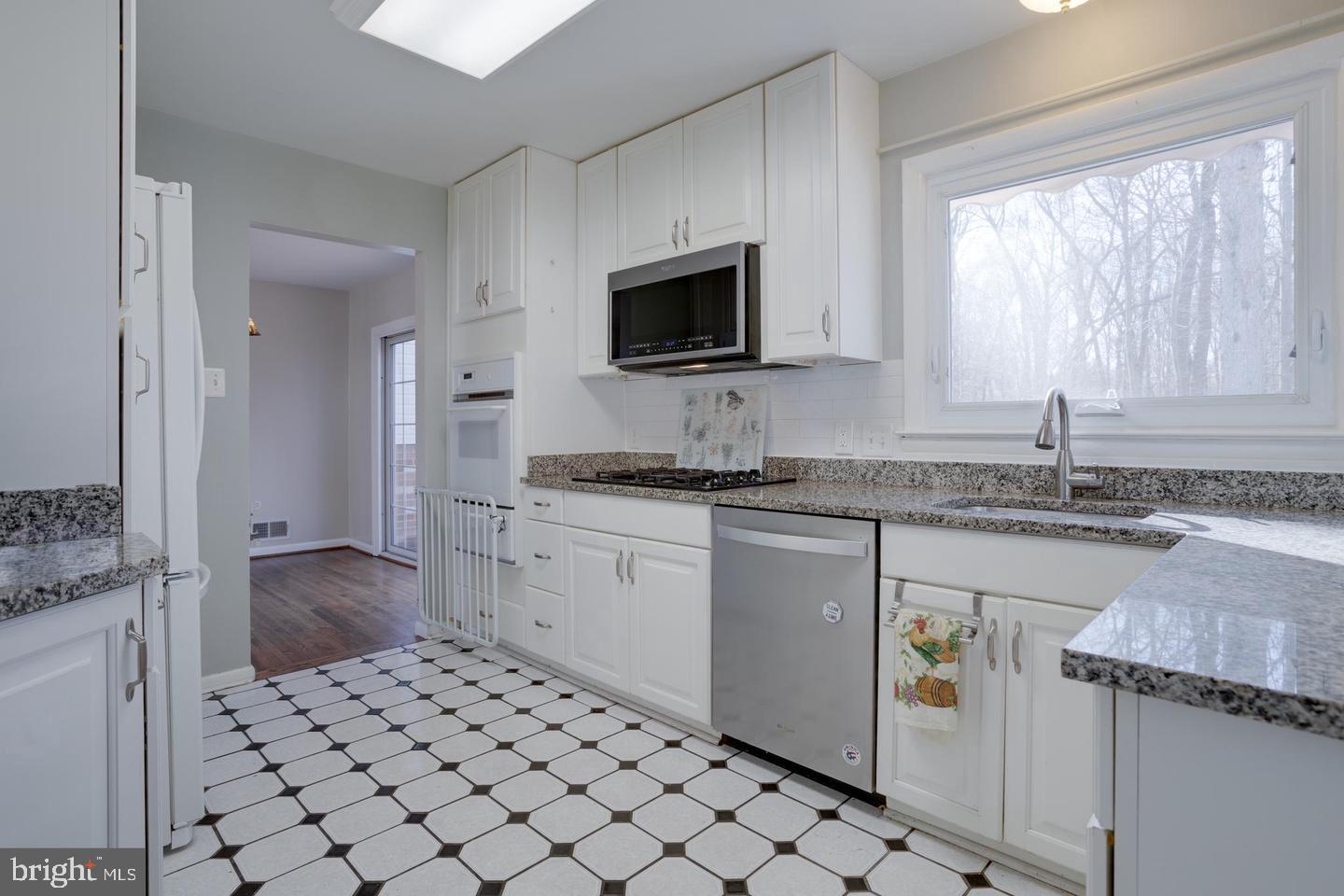 7117 Hadlow Court Springfield, VA 22152 - Photo 13 of 36