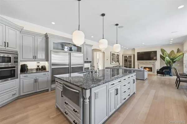 $6,790,000 | 4 Cowdray Park Drive, Armonk, NY 10504