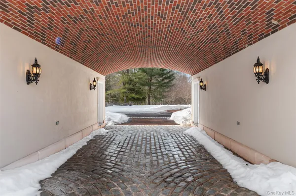 $6,790,000 | 4 Cowdray Park Drive, Armonk, NY 10504