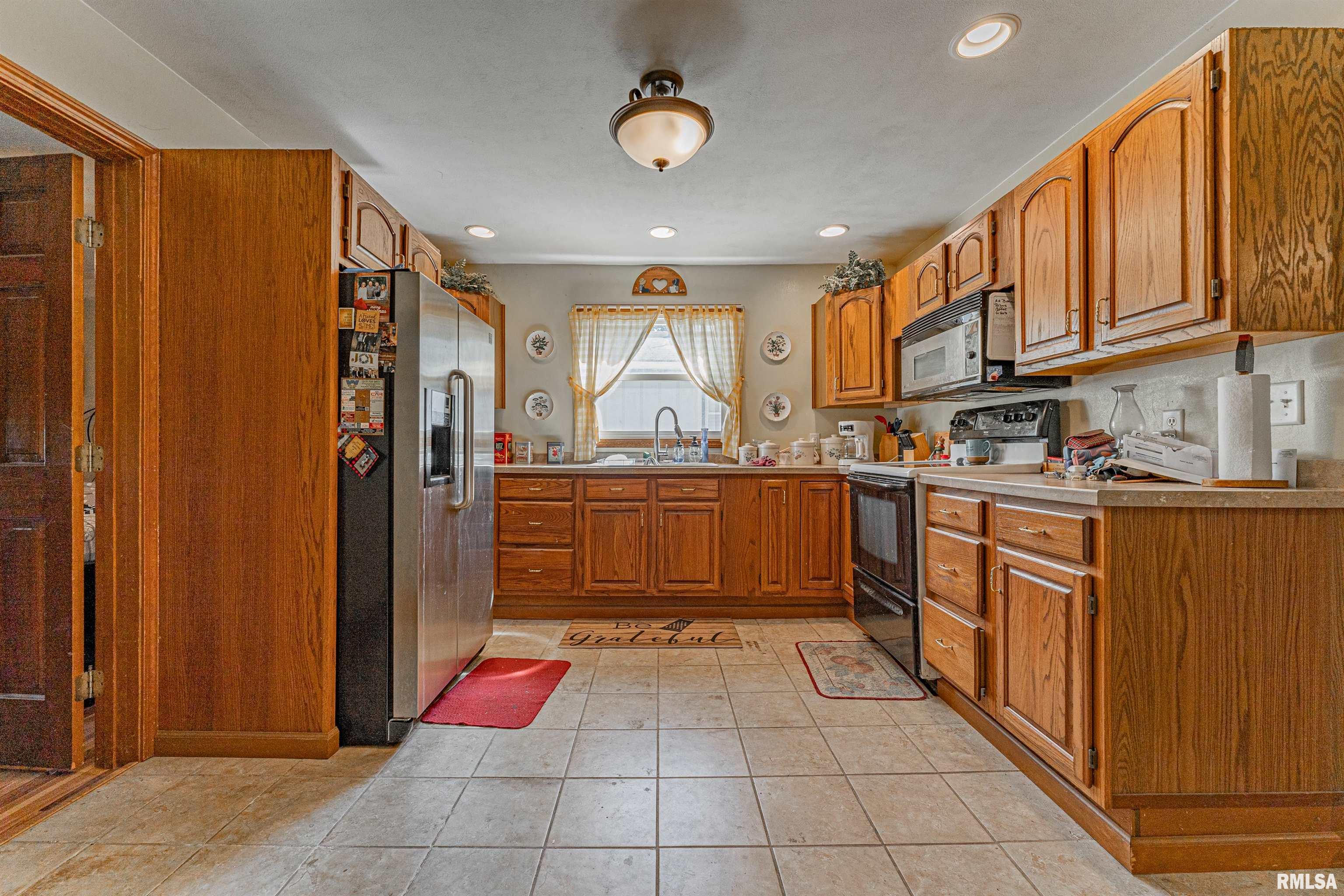 708 Decatur Street Lincoln, IL 62656 - Photo 9 of 19 Gallery Image 9