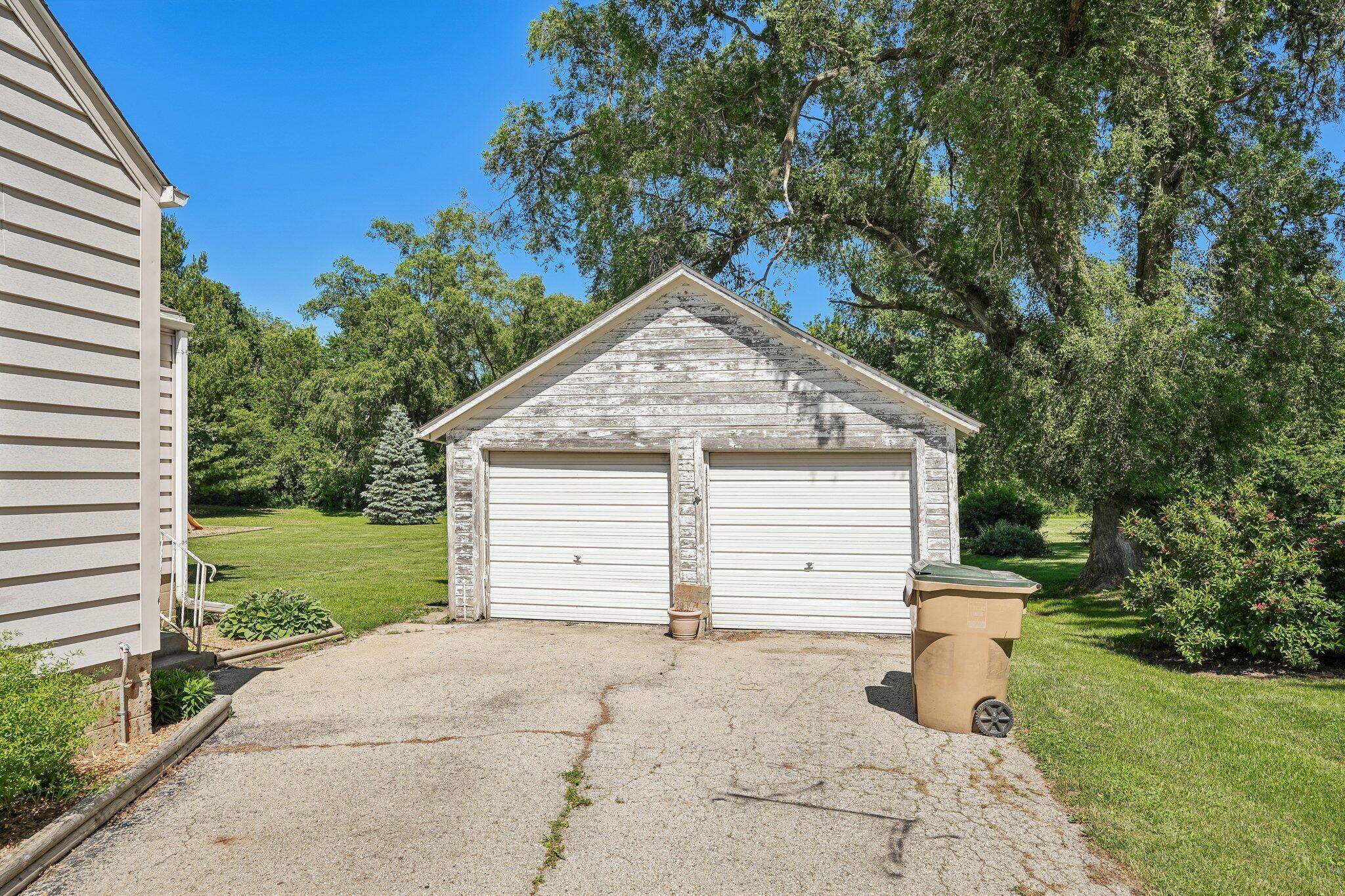 9207 39th Avenue Pleasant Prairie, WI 53142 - Photo 3 of 48 original garage
