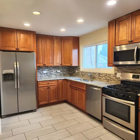 $359,900 | 525 Glenshire Road, Glenview, IL 60025