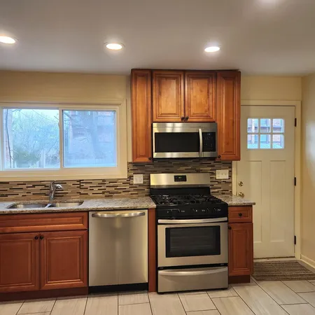 $359,900 | 525 Glenshire Road, Glenview, IL 60025