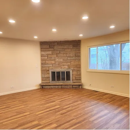 $359,900 | 525 Glenshire Road, Glenview, IL 60025