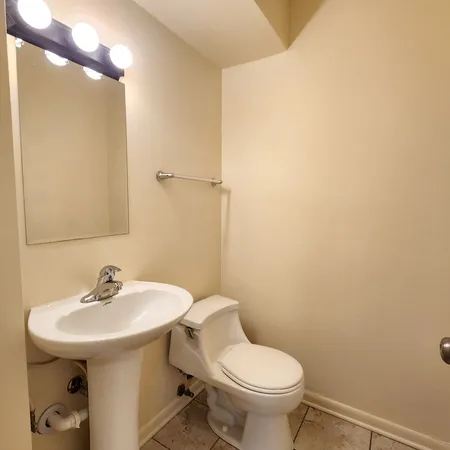 $359,900 | 525 Glenshire Road, Glenview, IL 60025