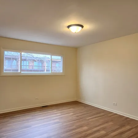 $359,900 | 525 Glenshire Road, Glenview, IL 60025