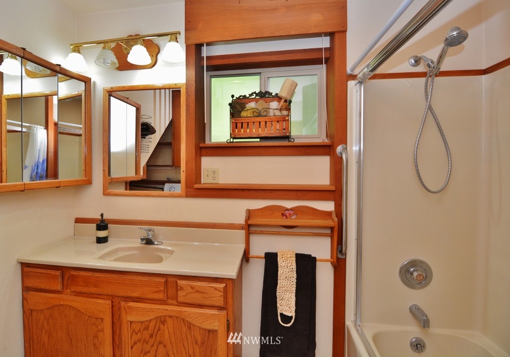 3367 Long Lake Road Southeast Port Orchard, WA 98366 - Photo 11 of 25 Gallery Image 11