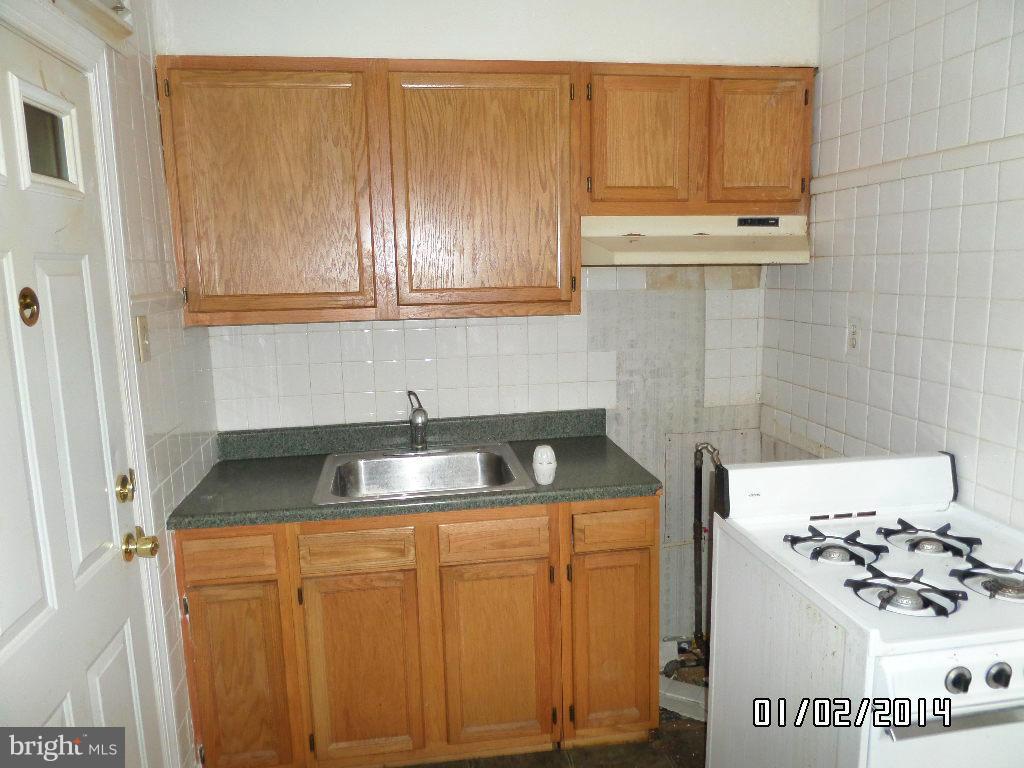 4506 Fairfax Road Baltimore, MD 21216 - Photo 5 of 28