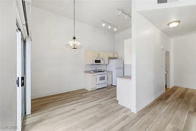 $300,000 | 2305 West Horizon Ridge Parkway, Unit 522, Henderson, NV 89052