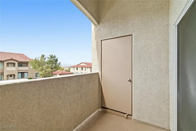 $300,000 | 2305 West Horizon Ridge Parkway, Unit 522, Henderson, NV 89052