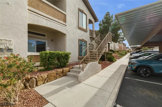 $300,000 | 2305 West Horizon Ridge Parkway, Unit 522, Henderson, NV 89052
