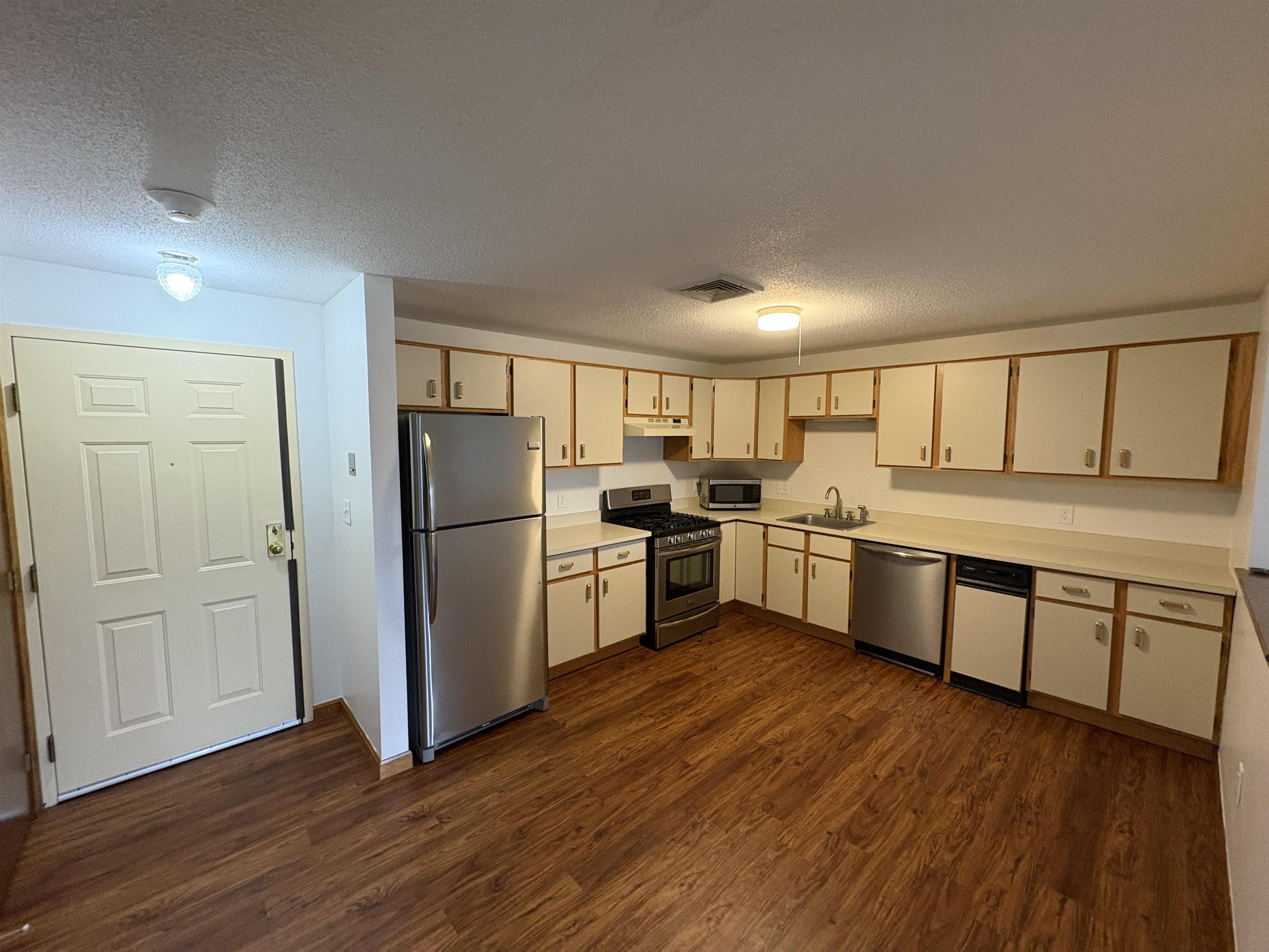 2 Roedean Drive, Unit 303 Nashua, NH 03063 - Photo 14 of 35