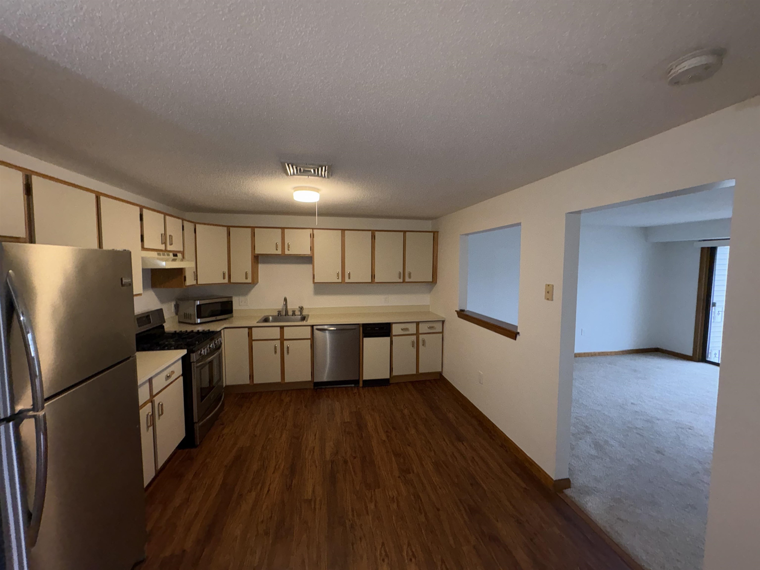 2 Roedean Drive, Unit 303 Nashua, NH 03063 - Photo 15 of 35