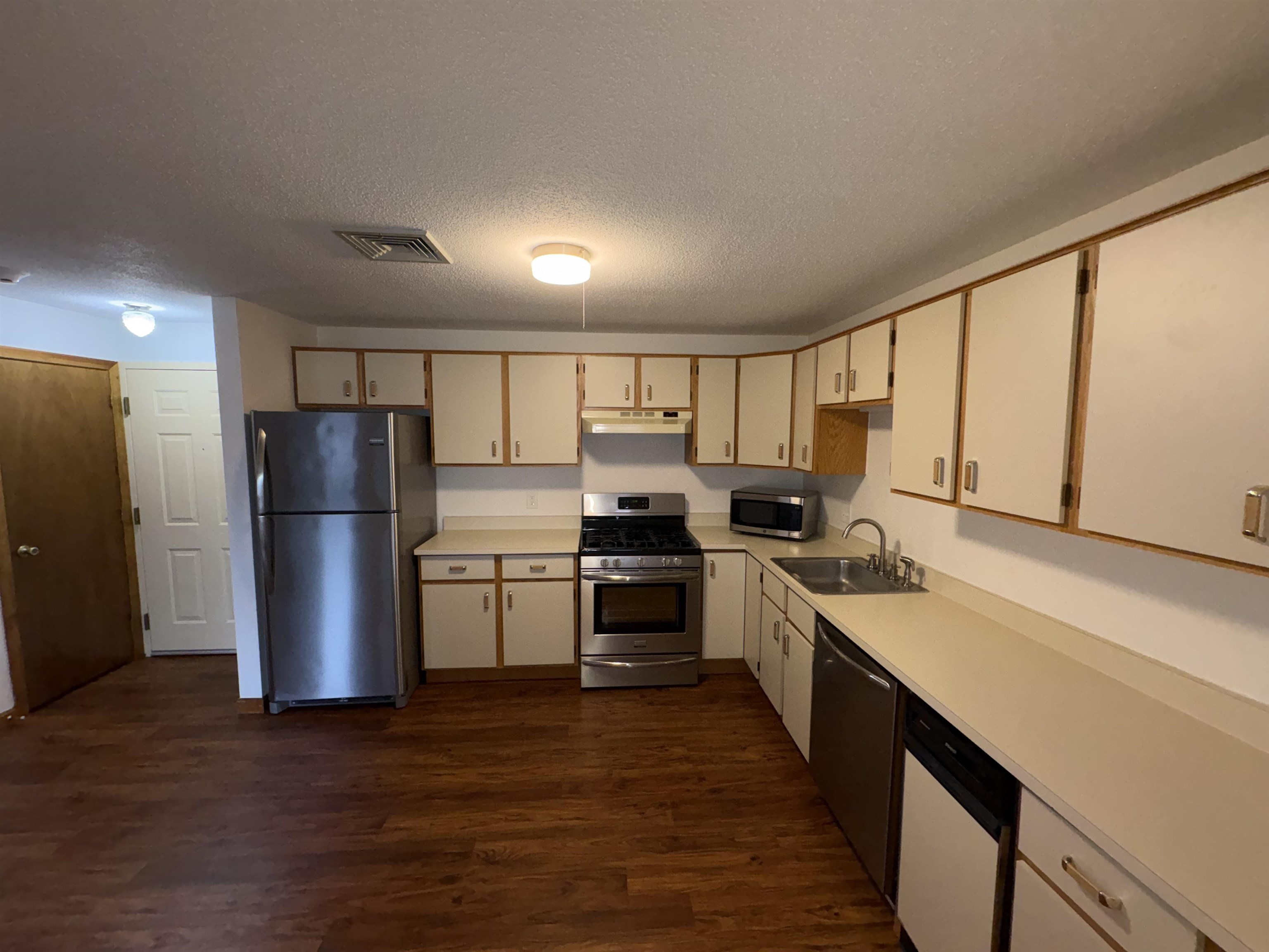 2 Roedean Drive, Unit 303 Nashua, NH 03063 - Photo 16 of 35