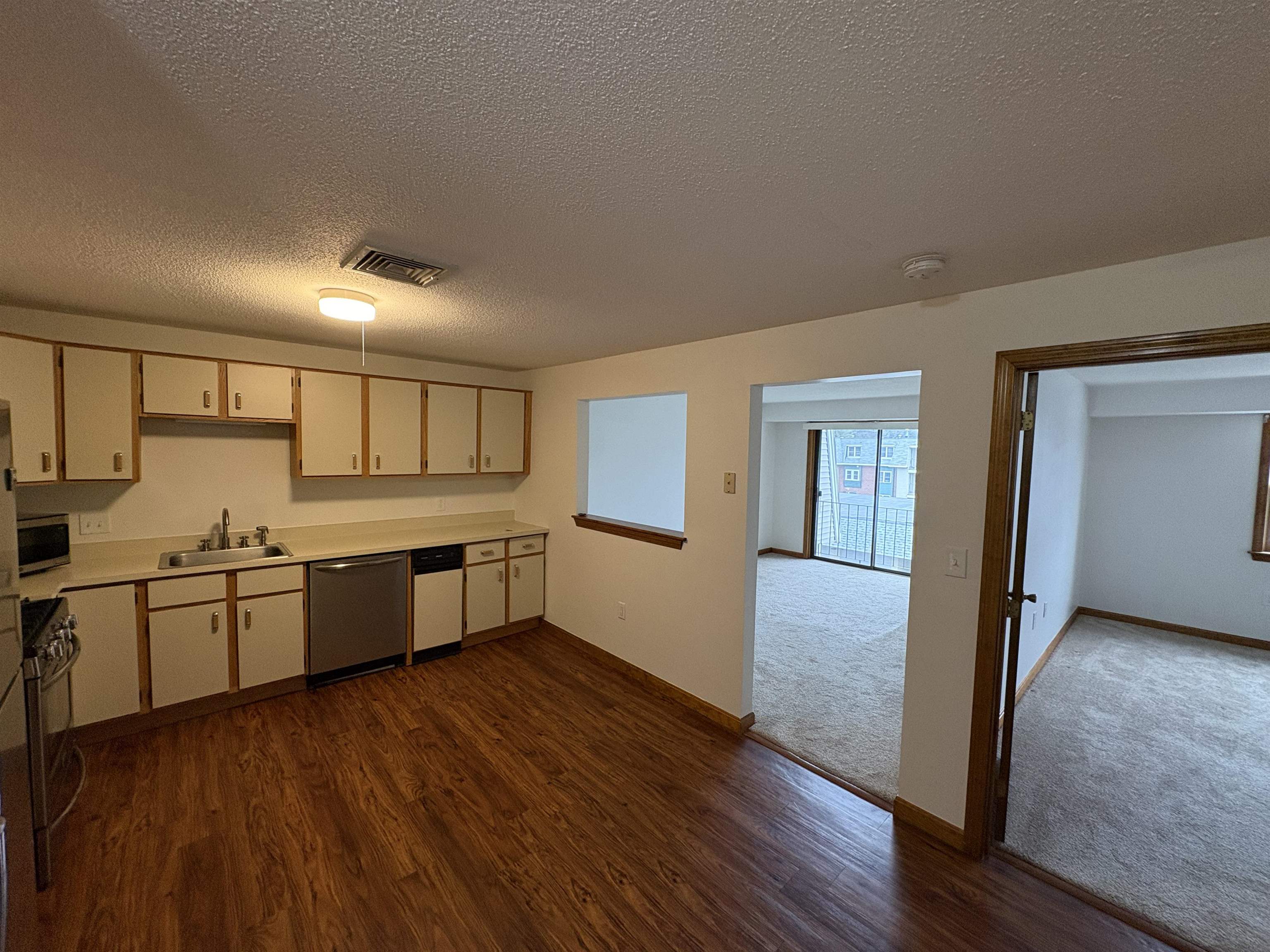 2 Roedean Drive, Unit 303 Nashua, NH 03063 - Photo 17 of 35