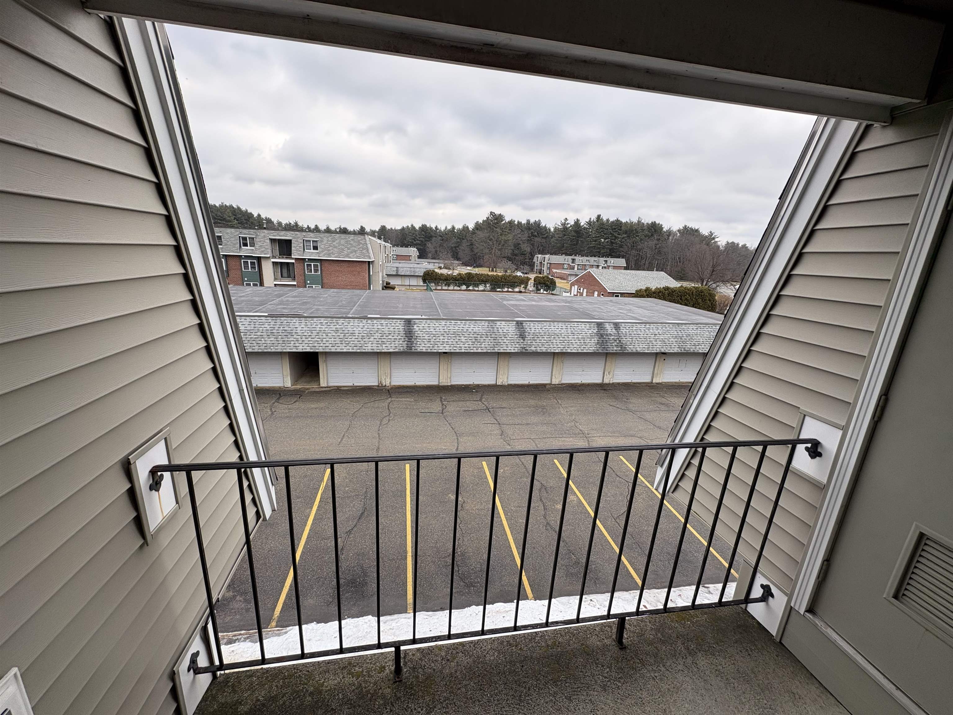 2 Roedean Drive, Unit 303 Nashua, NH 03063 - Photo 24 of 35