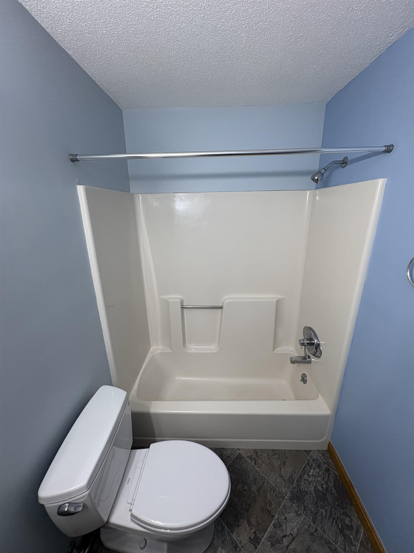 2 Roedean Drive, Unit 303 Nashua, NH 03063 - Photo 26 of 35