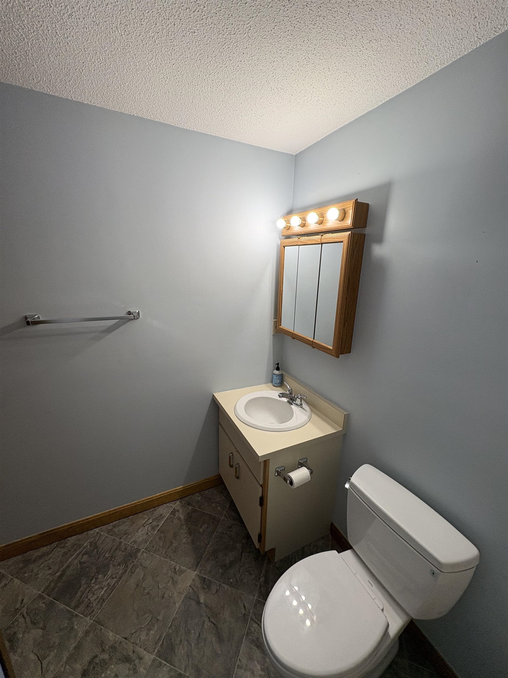 2 Roedean Drive, Unit 303 Nashua, NH 03063 - Photo 28 of 35