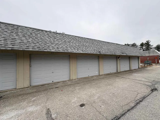 $249,900 | 2 Roedean Drive, Unit 303, Nashua, NH 03063