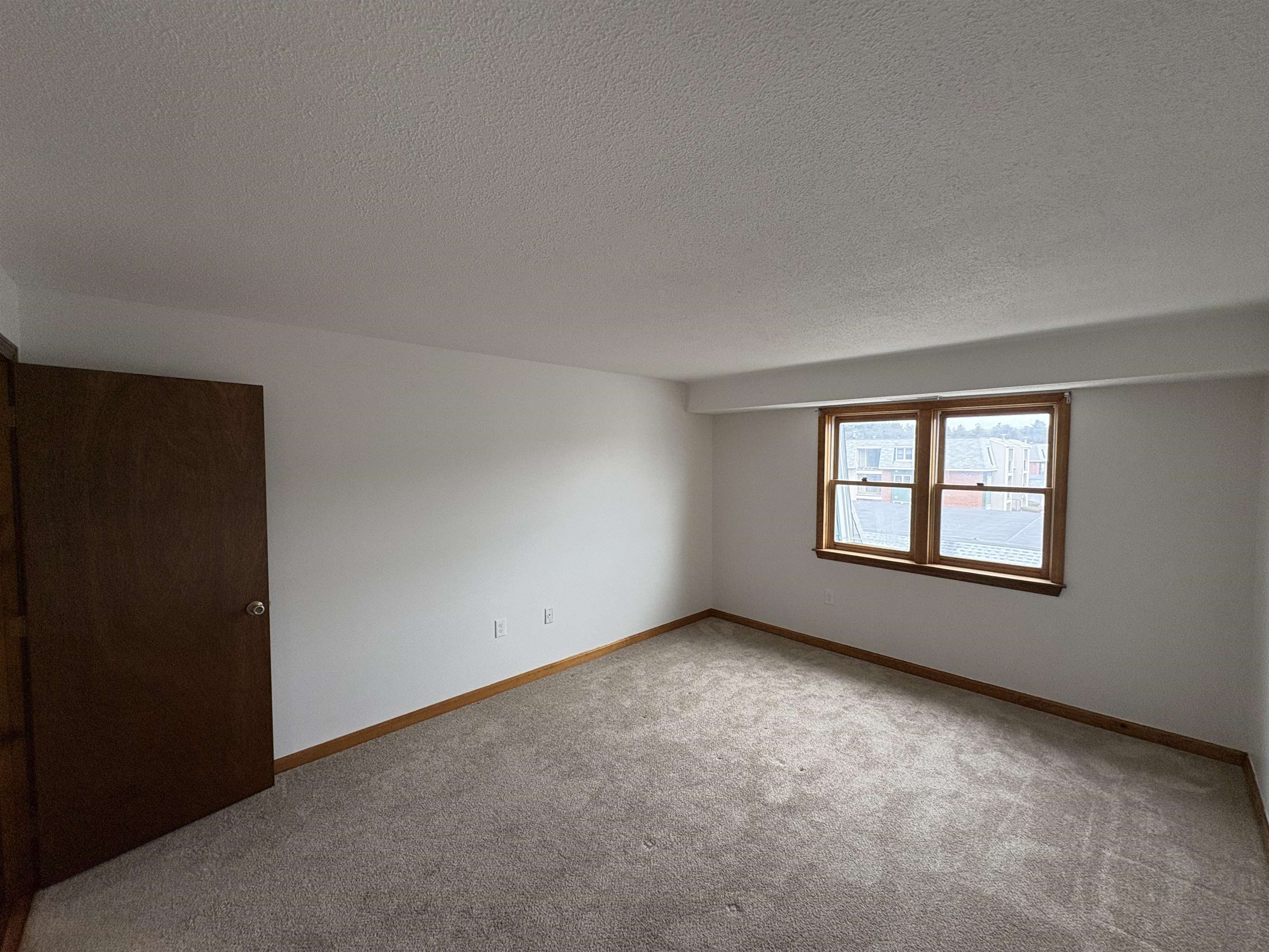 2 Roedean Drive, Unit 303 Nashua, NH 03063 - Photo 33 of 35