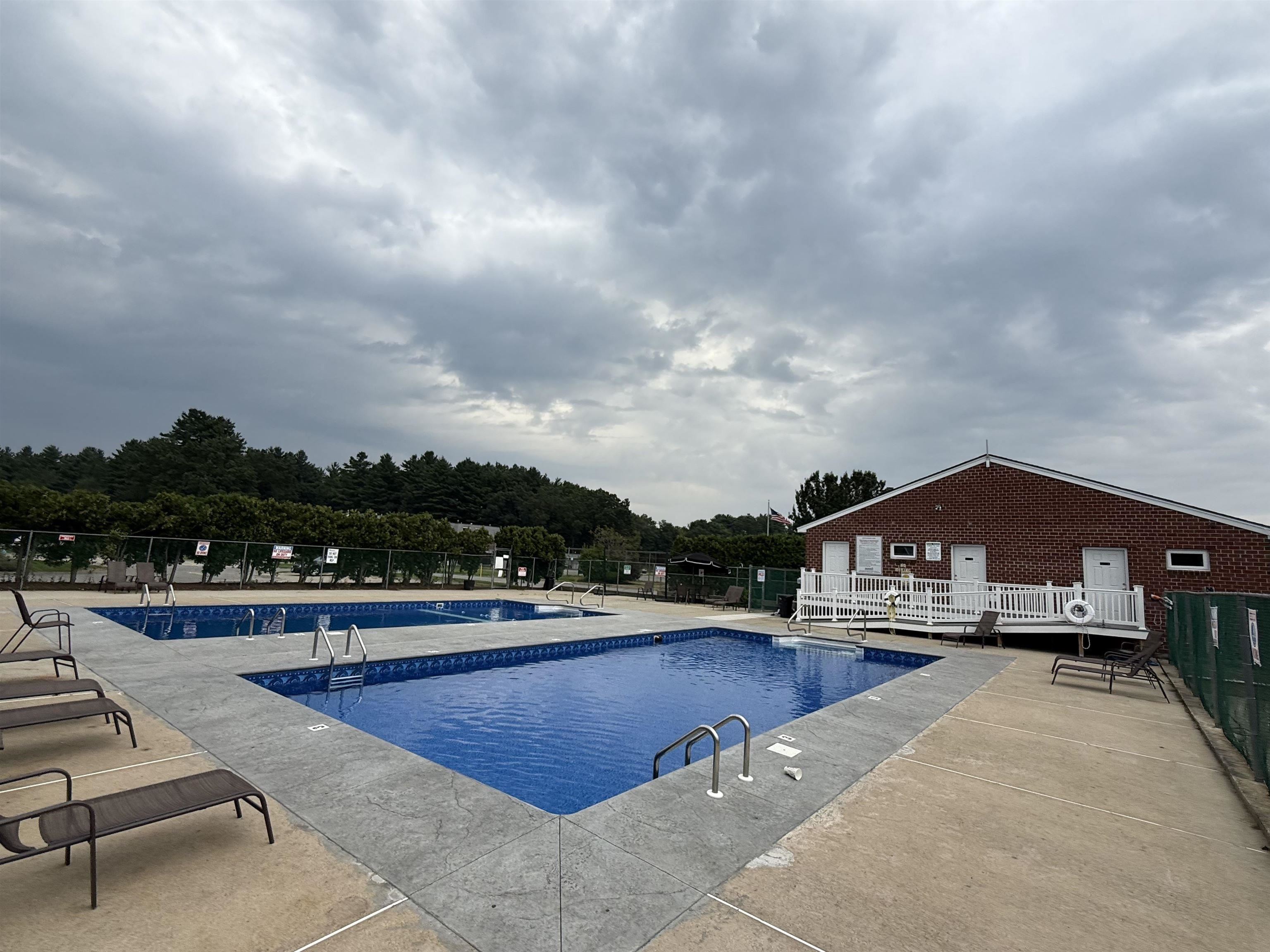 2 Roedean Drive, Unit 303 Nashua, NH 03063 - Photo 7 of 35