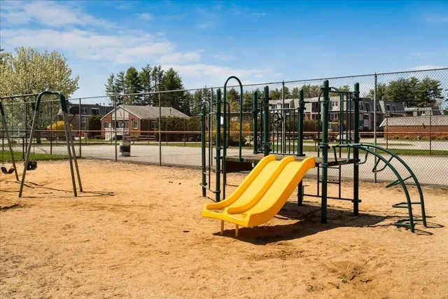 $249,900 | 2 Roedean Drive, Unit 303, Nashua, NH 03063