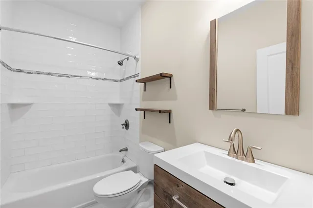 $499,000 | 5 West Glen Lane, West Warwick, RI 02893