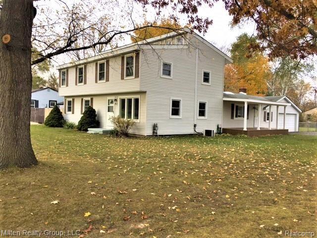 7412 Hatchery Road Waterford, MI 48327 - Photo 1 of 25