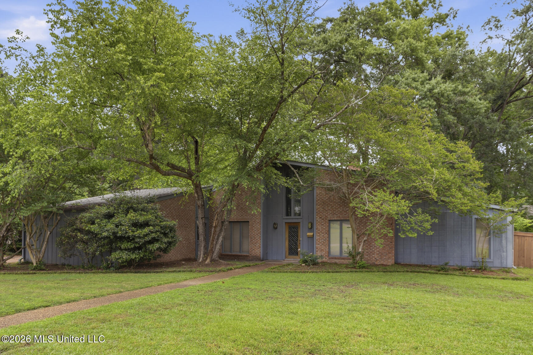 5422 River Thames Road Jackson, MS 39211 - Photo 1 of 33 5422 River Thames_jhookphotos-3