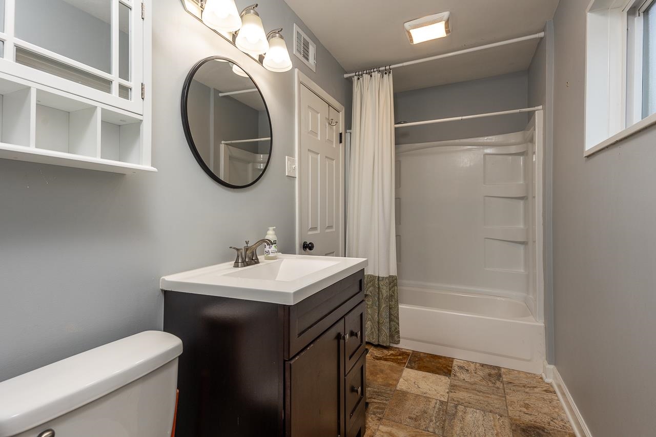 401 Green Acres Road Memphis, TN 38117 - Photo 21 of 34 a bathroom with a sink toilet and a mirror