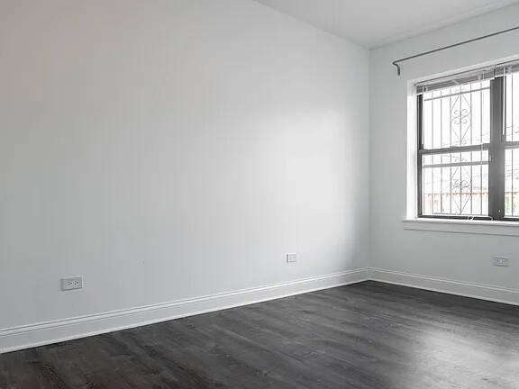 1524 North Ashland Avenue Chicago, IL 60622 - Photo 13 of 38 an empty room with wooden floor and windows