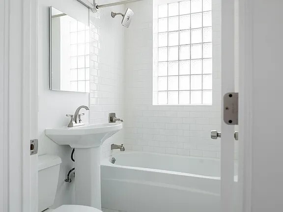 1524 North Ashland Avenue Chicago, IL 60622 - Photo 17 of 38 a bathroom with a sink a toilet and a bathtub
