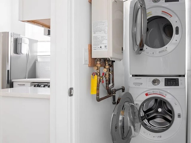 1524 North Ashland Avenue Chicago, IL 60622 - Photo 18 of 38 a view of storage and utility room with washer and dryer