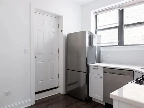 $32 | 1524 North Ashland Avenue, Chicago, IL 60622