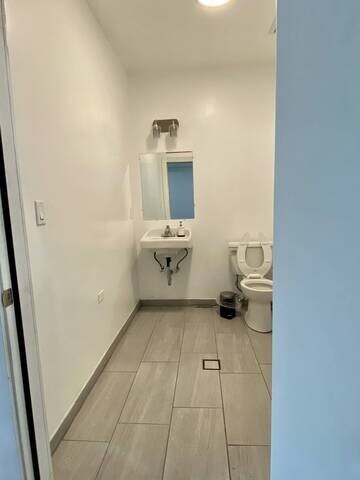 1524 North Ashland Avenue Chicago, IL 60622 - Photo 8 of 38 a bathroom with a sink and a mirror