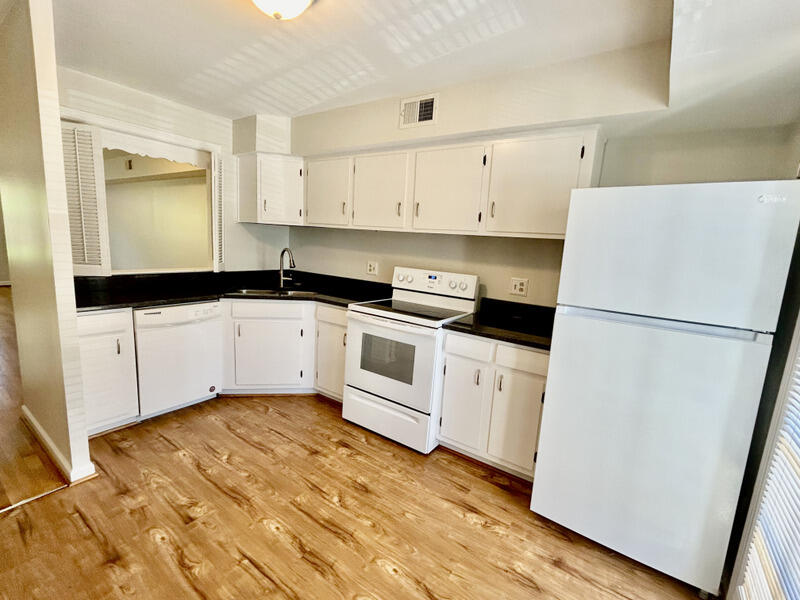 1801 Grandin Road Southwest, Unit 2016 SHERWOOD Roanoke, VA 24015 - Photo 10 of 31 IMG_5093