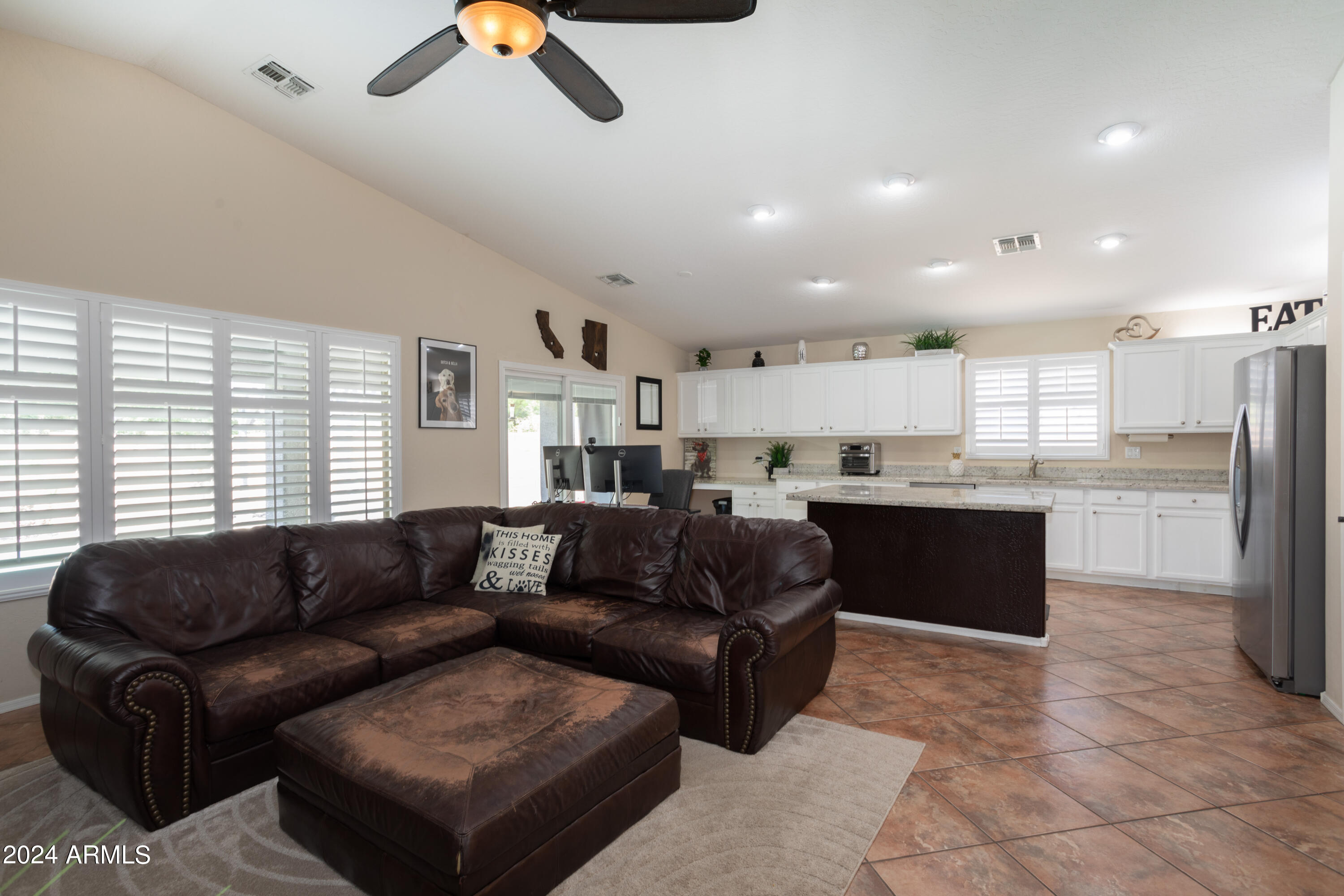 1712 East Beverly Road Phoenix, AZ 85042 - Photo 23 of 38 Shutters
