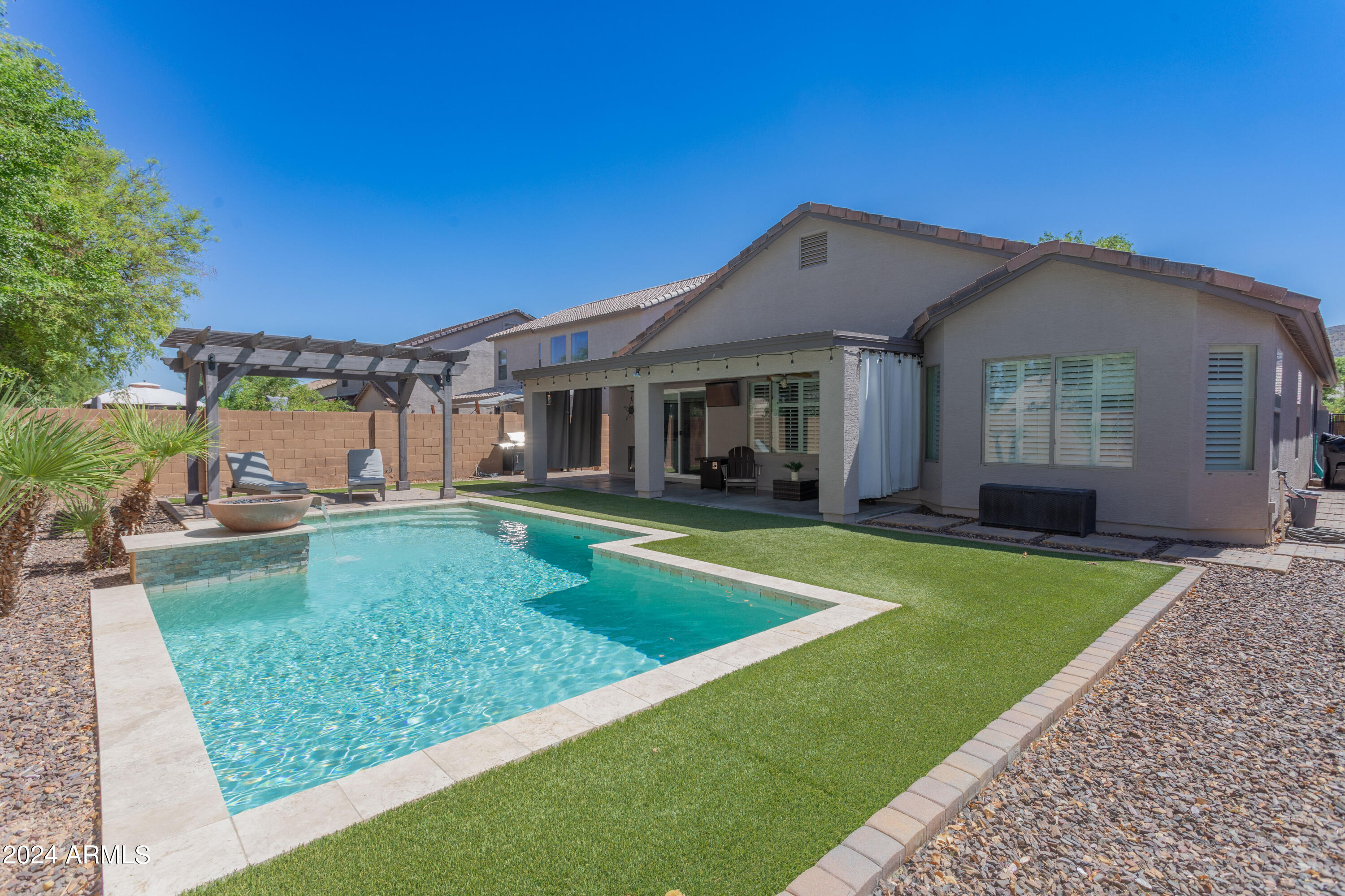1712 East Beverly Road Phoenix, AZ 85042 - Photo 28 of 38 Artificial grass