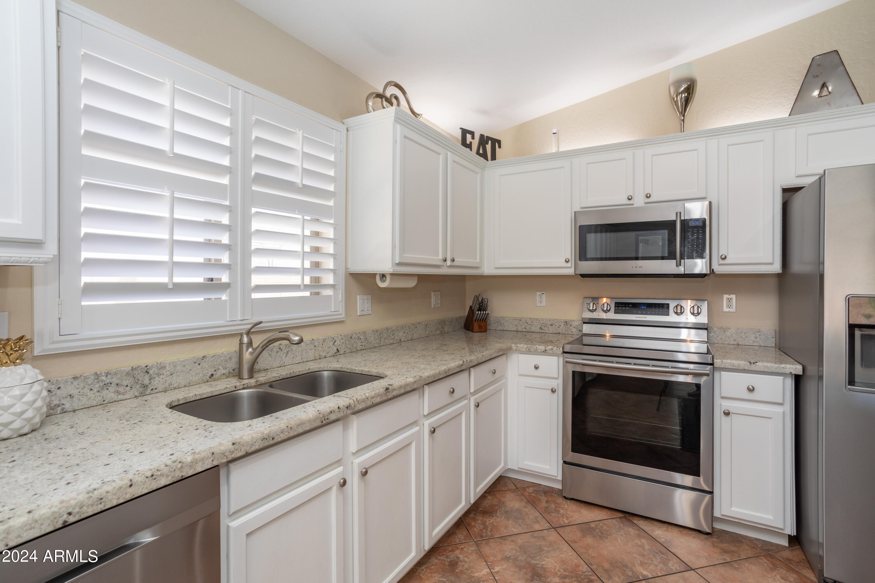 1712 East Beverly Road Phoenix, AZ 85042 - Photo 6 of 38 3V6A5523