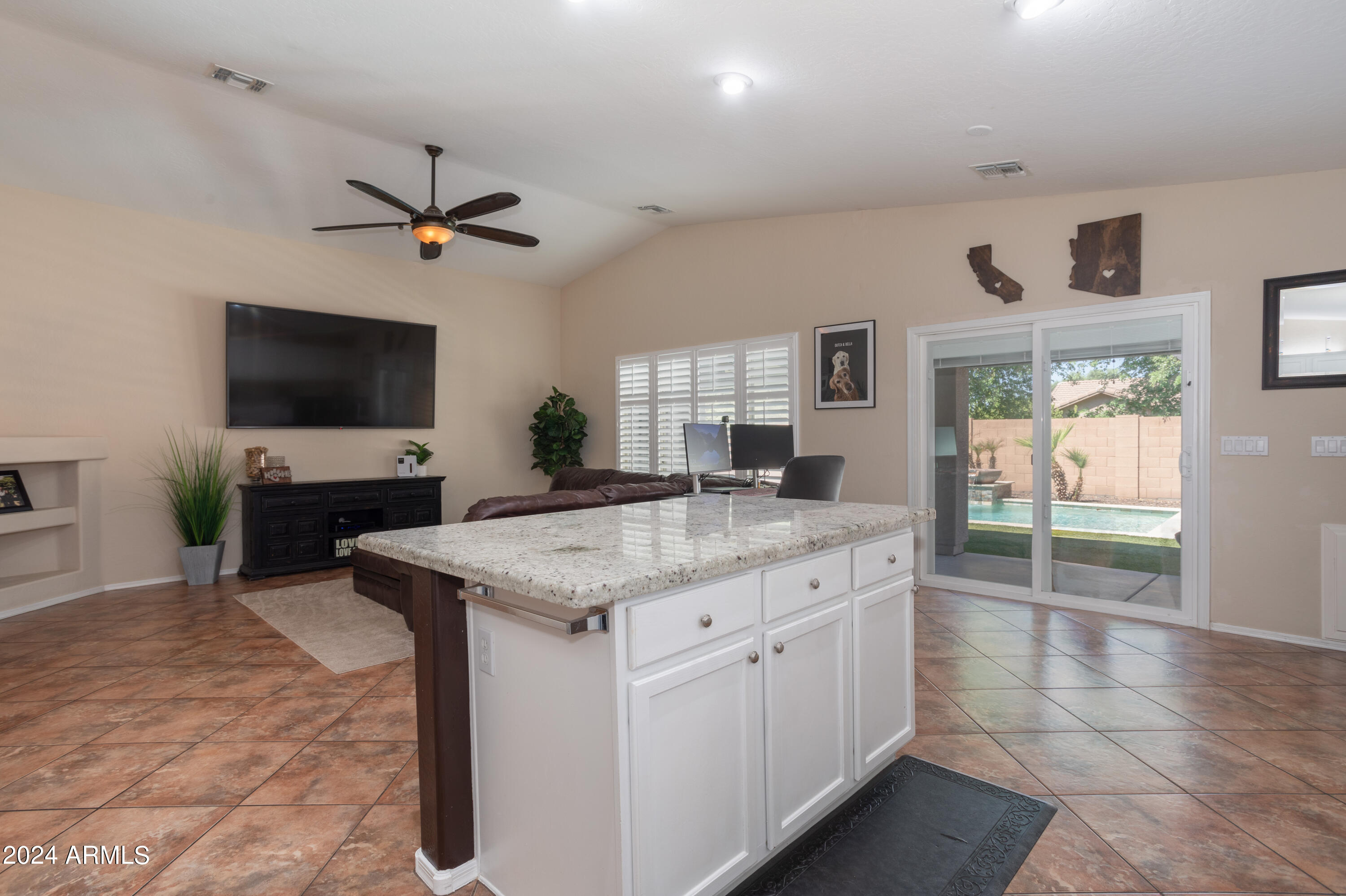 1712 East Beverly Road Phoenix, AZ 85042 - Photo 8 of 38 3V6A5538