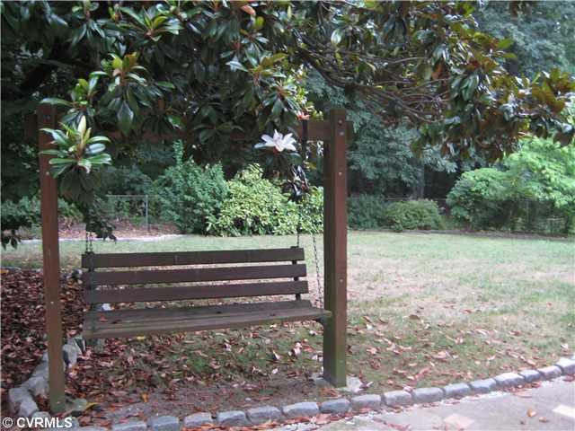 7709 Biscayne Road Henrico, VA 23294 - Photo 3 of 12 Yard/Garden