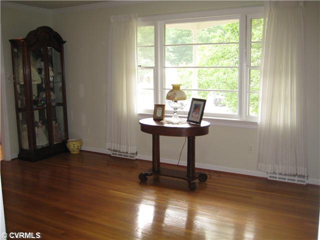 7709 Biscayne Road Henrico, VA 23294 - Photo 4 of 12 Living Room