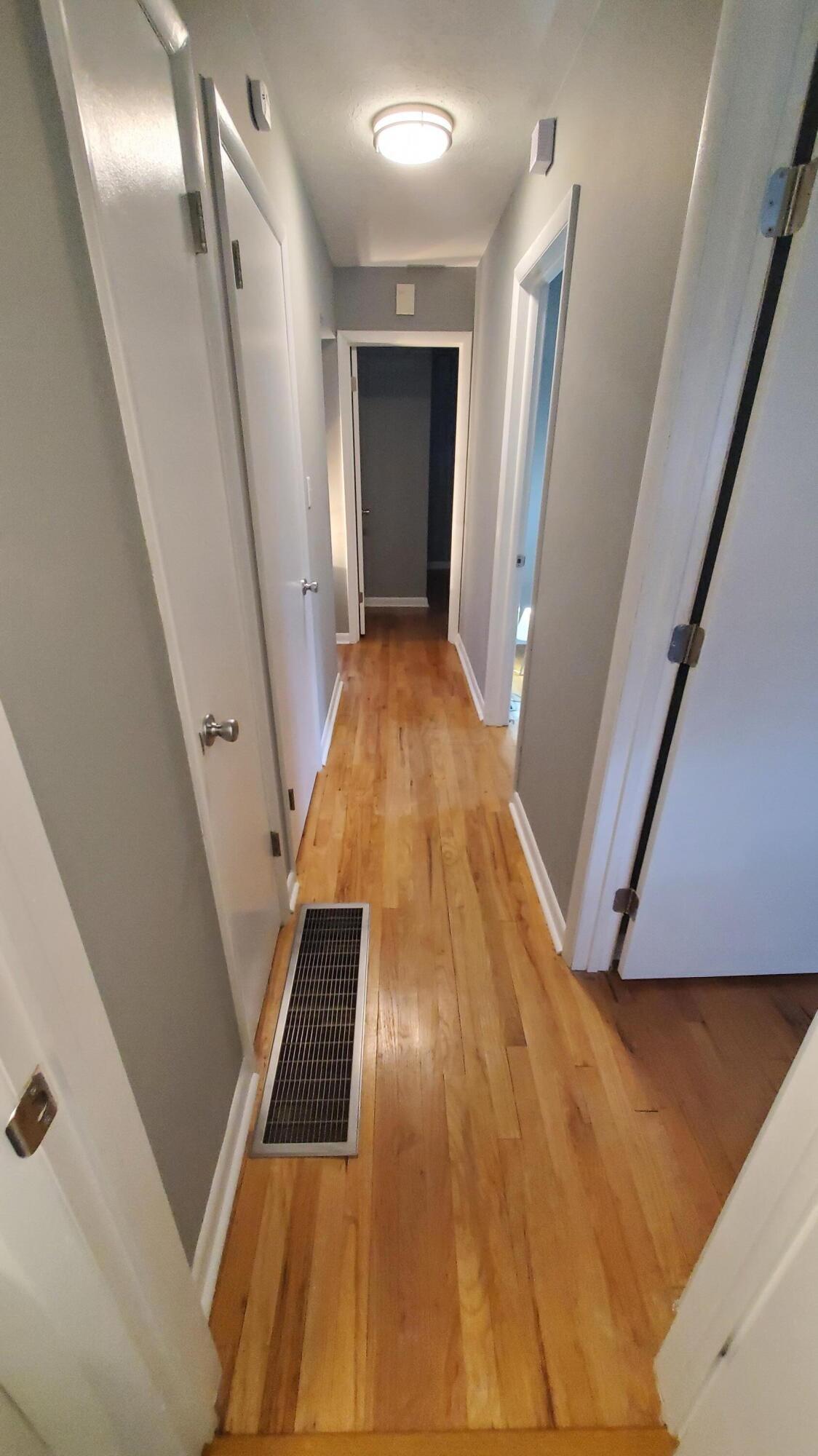3105 Hillgate Road Columbus, OH 43207 - Photo 19 of 34 entry level hallway