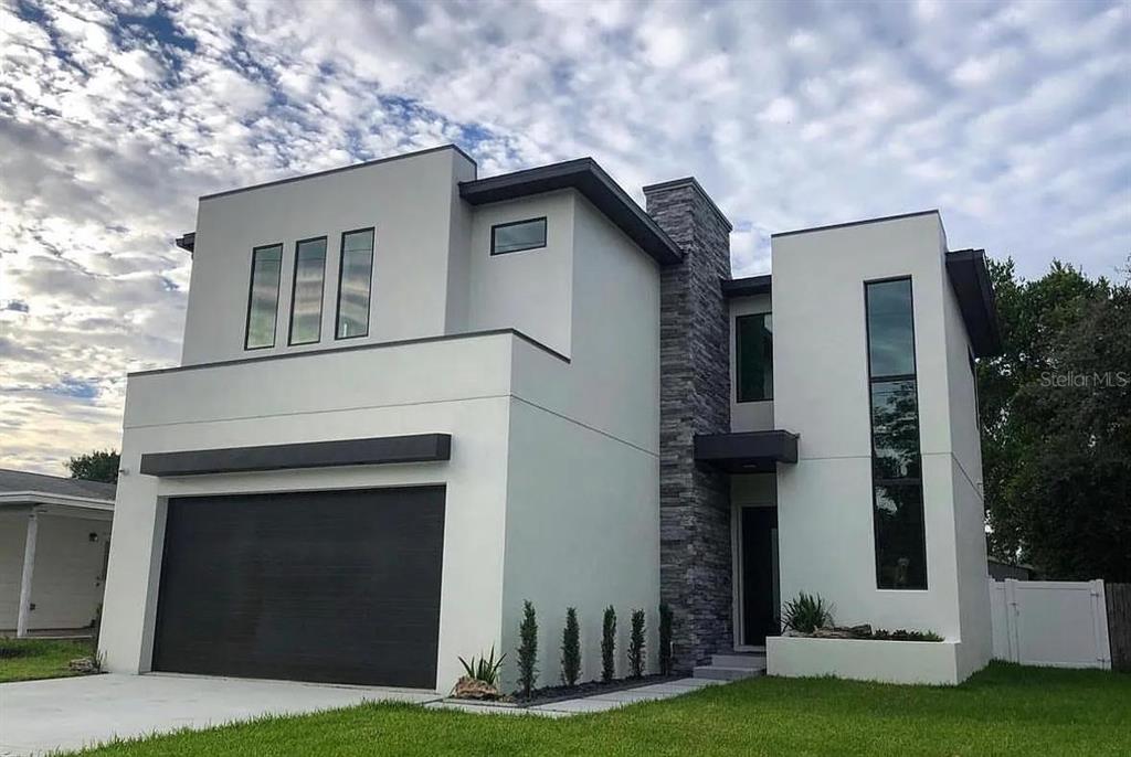 a front view of house with yard