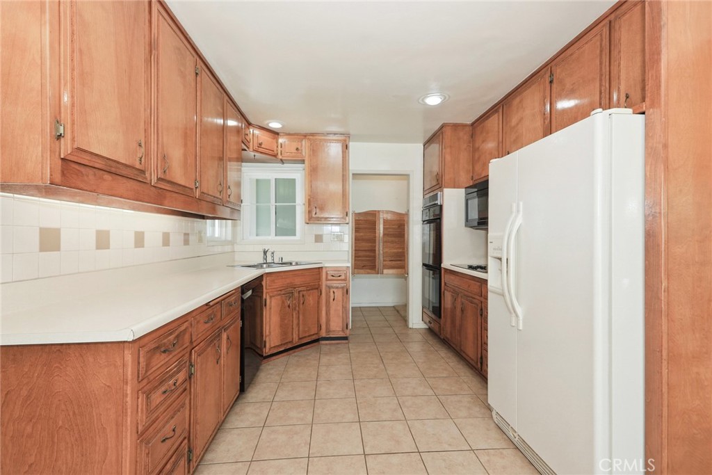8771 Harper Court Riverside, CA 92503 - Photo 7 of 22 Gallery Image 7