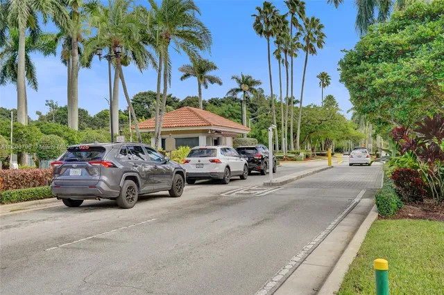 $460,000 | 15825 Southwest 11th Street, Pembroke Pines, FL 33027