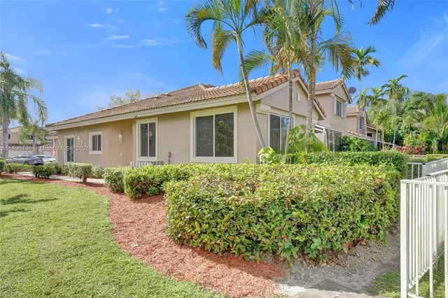 $460,000 | 15825 Southwest 11th Street, Pembroke Pines, FL 33027